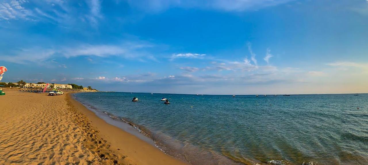 Aris Seaside Issos Beach Ájos Jeórjos Eksteriør bilde