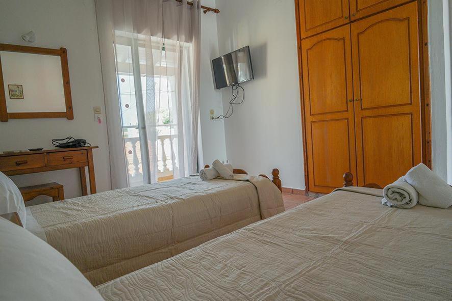 Aris Seaside Issos Beach Ájos Jeórjos Eksteriør bilde